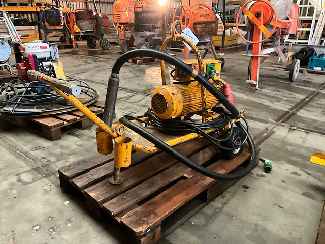 Wacker fu 57/200 mobiele omvormer met trilnaald - afbeelding 1 van  6