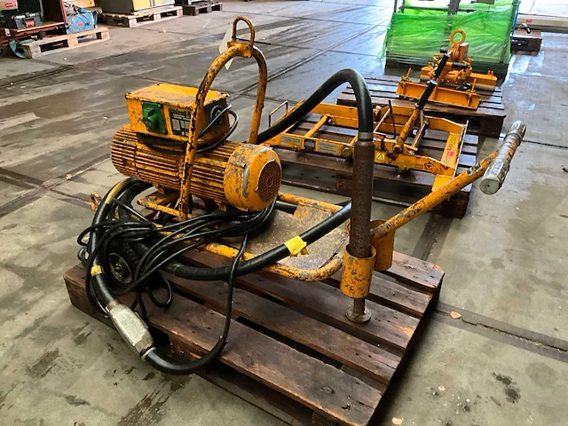 Wacker fu 57/200 mobiele omvormer met trilnaald - afbeelding 2 van  6