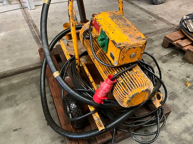 Wacker fu 57/200 mobiele omvormer met trilnaald - afbeelding 3 van  6
