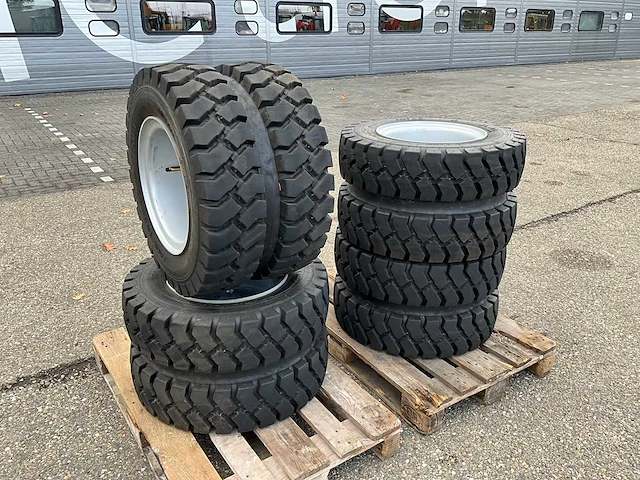 Wacker neuson ew65 mobiele graafmachine wielenset - afbeelding 1 van  9