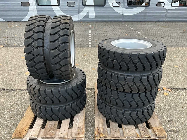 Wacker neuson ew65 mobiele graafmachine wielenset - afbeelding 2 van  9