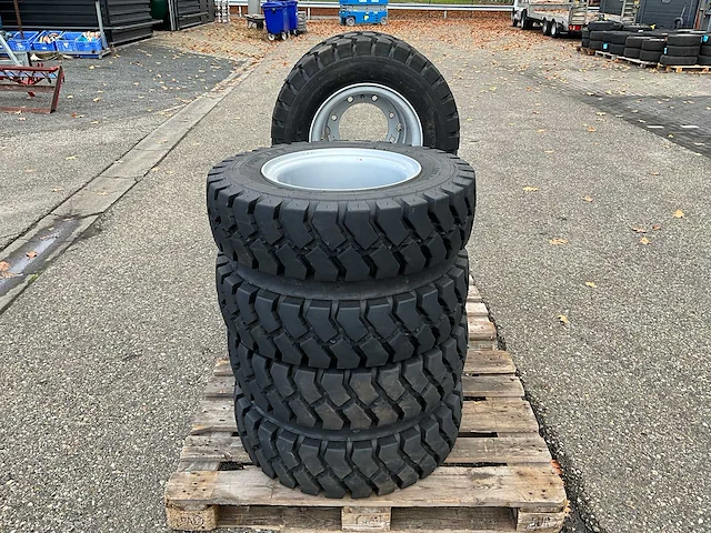 Wacker neuson ew65 mobiele graafmachine wielenset - afbeelding 3 van  9