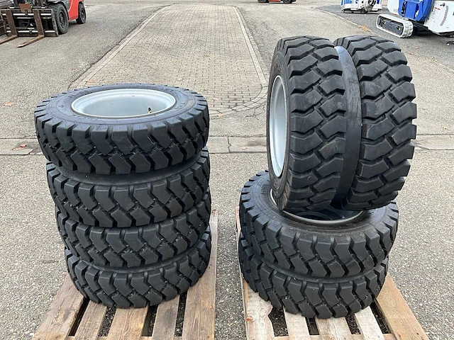 Wacker neuson ew65 mobiele graafmachine wielenset - afbeelding 4 van  9