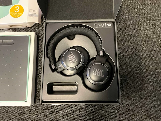 Wacom/jbl koptelefoon en tekentablet - afbeelding 2 van  2