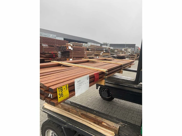 Walaba hardhouten latten geschaafd 27x45mm, lengte 305cm (47x) - afbeelding 3 van  3