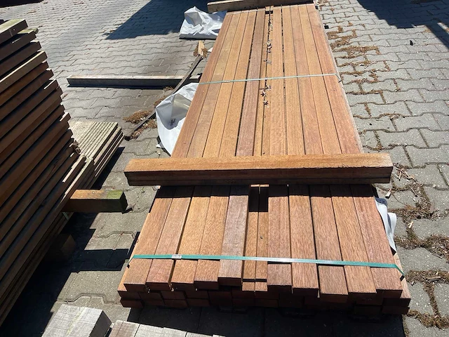 Walaba hardhouten regels geschaafd 42x68mm, lengte 400cm (38x) - afbeelding 1 van  3