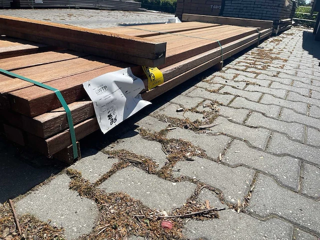 Walaba hardhouten regels geschaafd 42x68mm, lengte 400cm (38x) - afbeelding 2 van  3