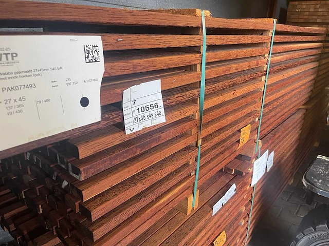 Walaba latten geschaafd 3650-4300x45x27mm (235x) - afbeelding 2 van  3