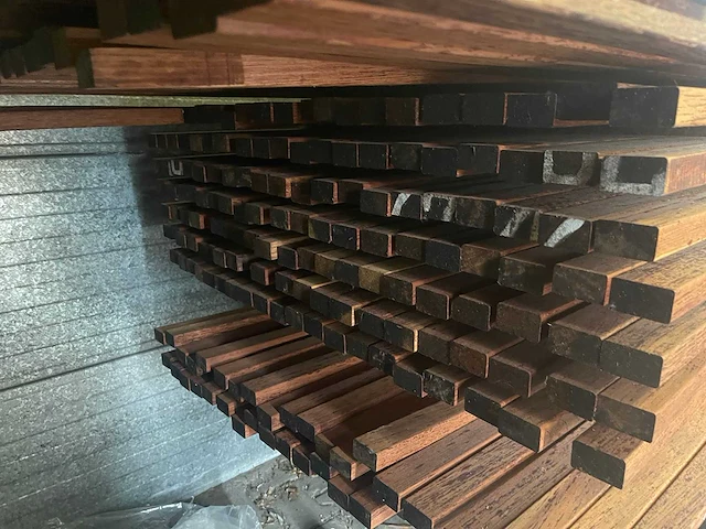 Walaba latten geschaafd 3650-4300x45x27mm (235x) - afbeelding 3 van  3