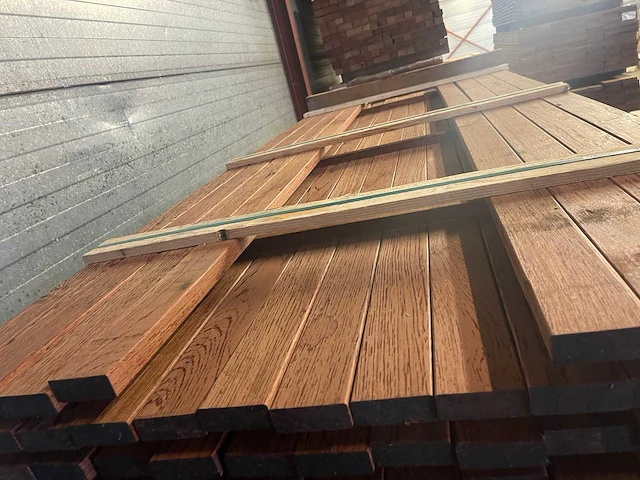 Walaba planken geschaafd 2450x70x27mm (101x) - afbeelding 1 van  3