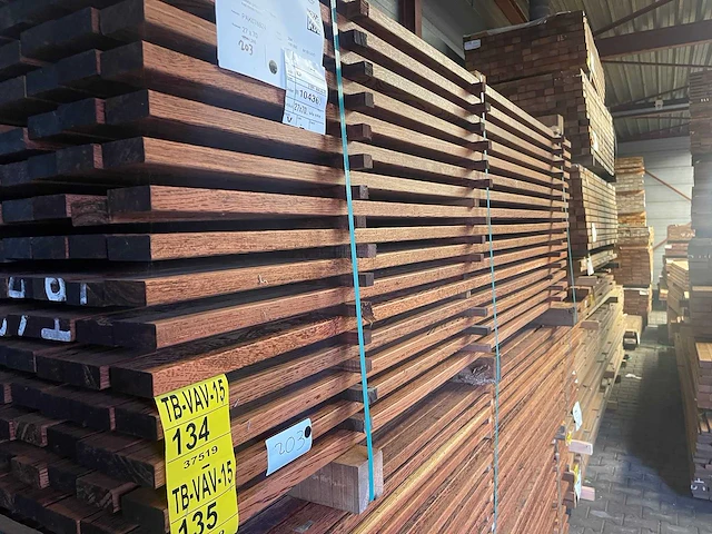 Walaba planken geschaafd 2450x70x27mm (101x) - afbeelding 2 van  3