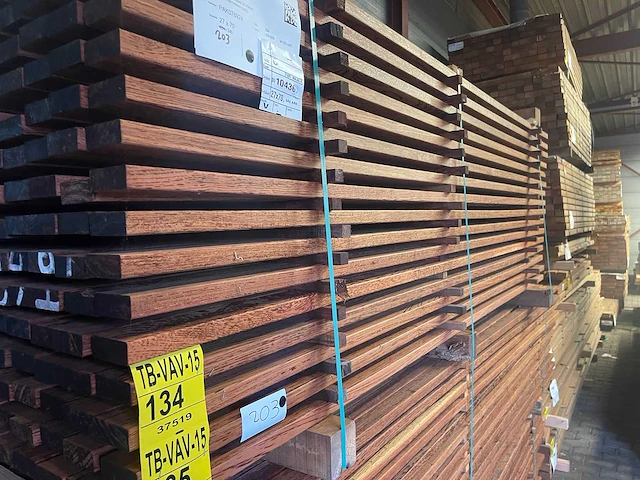 Walaba planken geschaafd 2450x70x27mm (102x) - afbeelding 2 van  3
