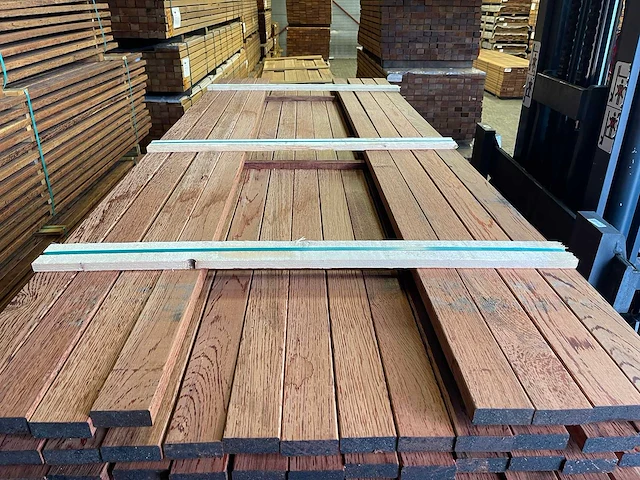 Walaba planken geschaafd 2450x70x27mm (203x) - afbeelding 1 van  3