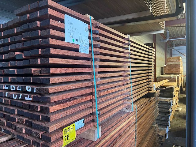 Walaba planken geschaafd 2450x70x27mm (203x) - afbeelding 2 van  3