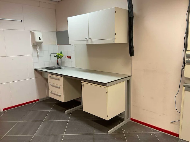 Waldner laboratoriummeubilair - afbeelding 1 van  9
