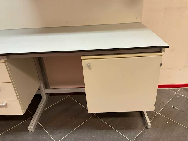 Waldner laboratoriummeubilair - afbeelding 5 van  9