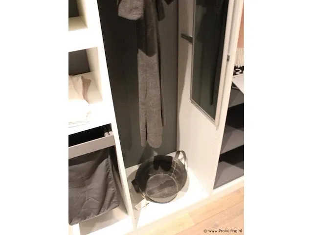 Walk-in closet - afbeelding 22 van  40