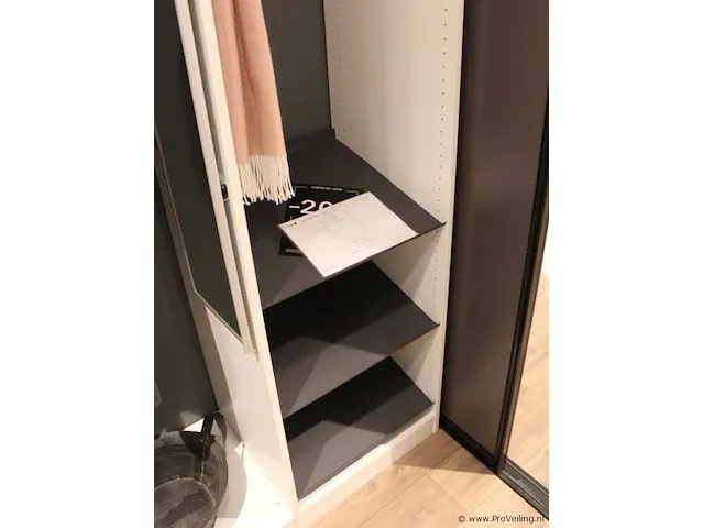 Walk-in closet - afbeelding 29 van  40