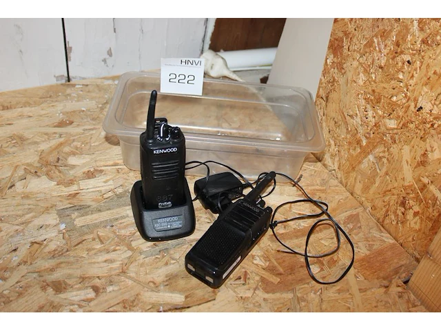 Walkietalkieset kenwood pro talk digital met lader. - afbeelding 1 van  2