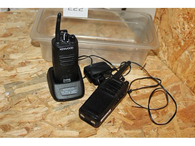 Walkietalkieset kenwood pro talk digital met lader. - afbeelding 2 van  2