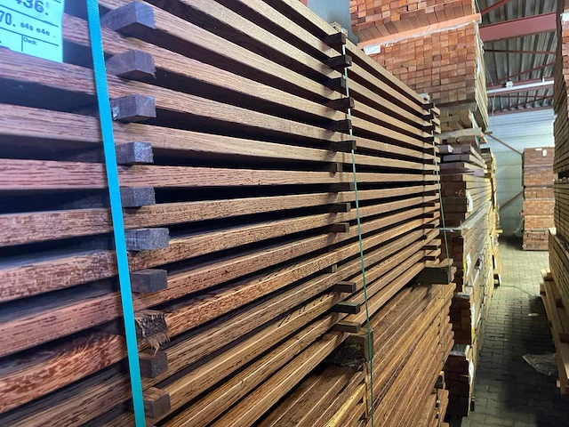 Wallaba latten geschaafd 2450x70x27mm (203x) - afbeelding 2 van  3