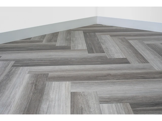 Walvisgraat pvc - 22,232 m2 , floer, vaquita vergrijsd, grijs / chroom - afbeelding 1 van  5