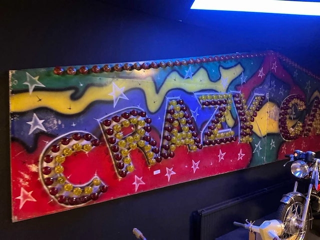 Wand lichtreclame “crazy cars” - afbeelding 2 van  4