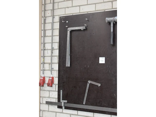 Wandbord met diverse las hulpmiddelen met afmeting 122 x 122 cm. - afbeelding 2 van  3