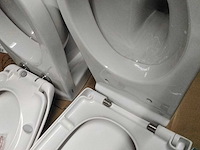 Wandcloset met toiletbril (2x) - afbeelding 2 van  4