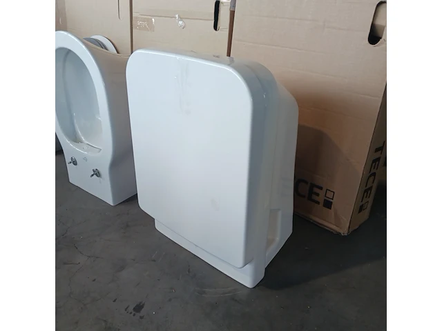 Wandcloset, villeroy & boch, architectura, glanswit - afbeelding 2 van  6