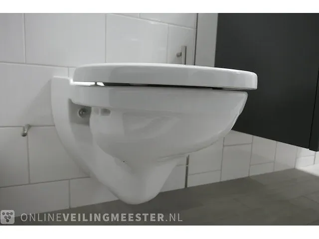 Wandcloset villeroy & boch, oblic, wit - afbeelding 1 van  7