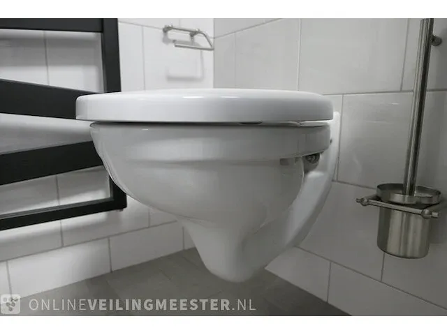 Wandcloset villeroy & boch, oblic, wit - afbeelding 2 van  7