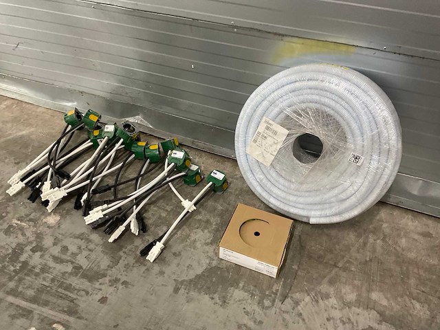 Wandcontactdozen, beschermingsslang en kabel - afbeelding 5 van  12