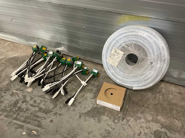 Wandcontactdozen, beschermingsslang en kabel - afbeelding 6 van  12