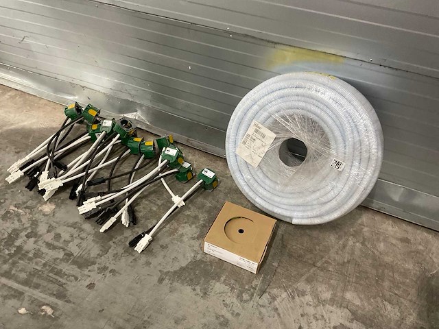 Wandcontactdozen, beschermingsslang en kabel - afbeelding 7 van  12