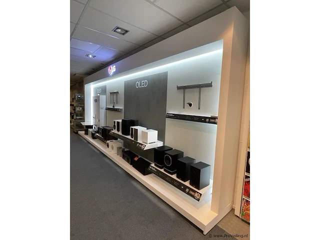 Wanddisplay - 650x70x250cm - afbeelding 2 van  3
