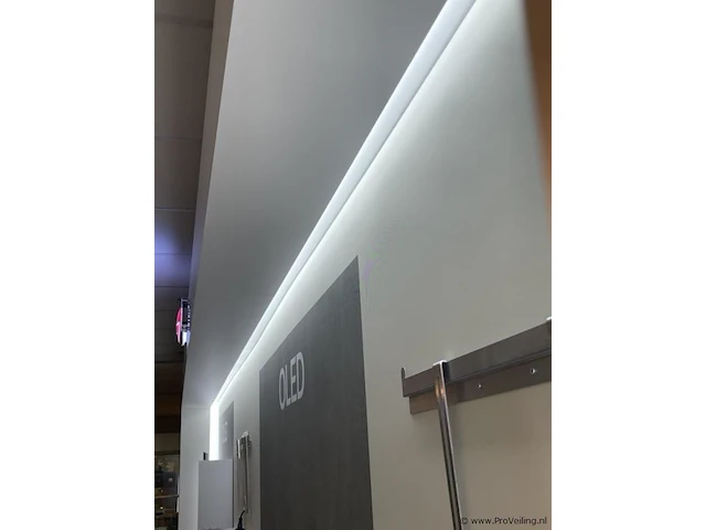 Wanddisplay - 650x70x250cm - afbeelding 3 van  3