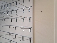 Wanddisplay met ophanghaken - afbeelding 2 van  3