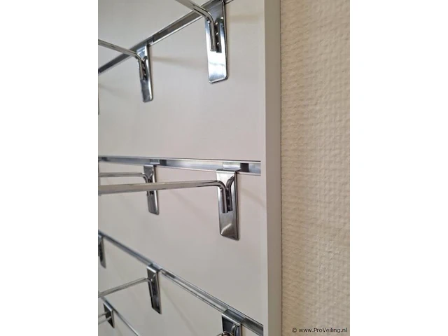 Wanddisplay met ophanghaken - afbeelding 3 van  3
