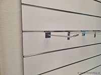 Wanddisplay met ophanghaken - afbeelding 2 van  3