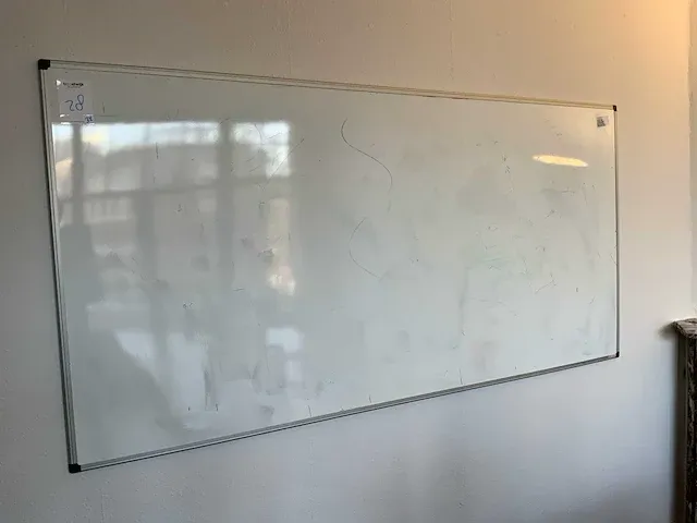 Wandgemonteerde whiteboard (2x) - afbeelding 1 van  3