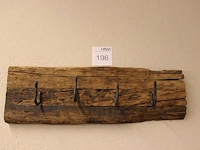 Wandkapstok met vier haken. breedte 60 cm