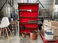 Wandkast met decoratiemateriaal - afbeelding 1 van  7
