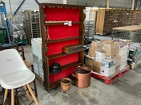 Wandkast met decoratiemateriaal - afbeelding 2 van  7
