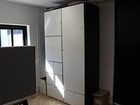 Wandkast met drie deuren en zes lades. afmeting 122 x 57 x 215 cm. - afbeelding 1 van  2