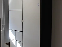 Wandkast met drie deuren en zes lades. afmeting 122 x 57 x 215 cm. - afbeelding 2 van  2