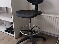 Wandkast met inhoud en kruk | locatie roden - afbeelding 7 van  17