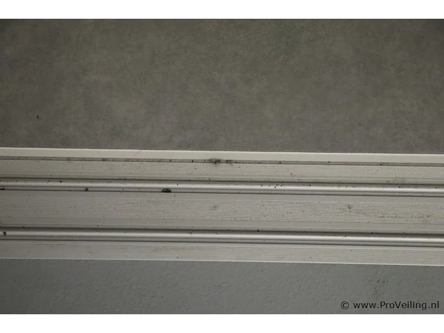 Wandkast met schuifdeuren - 332x72x131cm - afbeelding 5 van  5