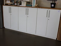 Wandkast met zes deuren en houten ombouw. afmeting 274 x 47 x 123 cm. - afbeelding 1 van  3