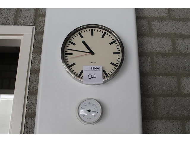Wandklok karlsson met 24 cm doorsnede en hygrometer met doorsnede 10 cm. - afbeelding 1 van  2